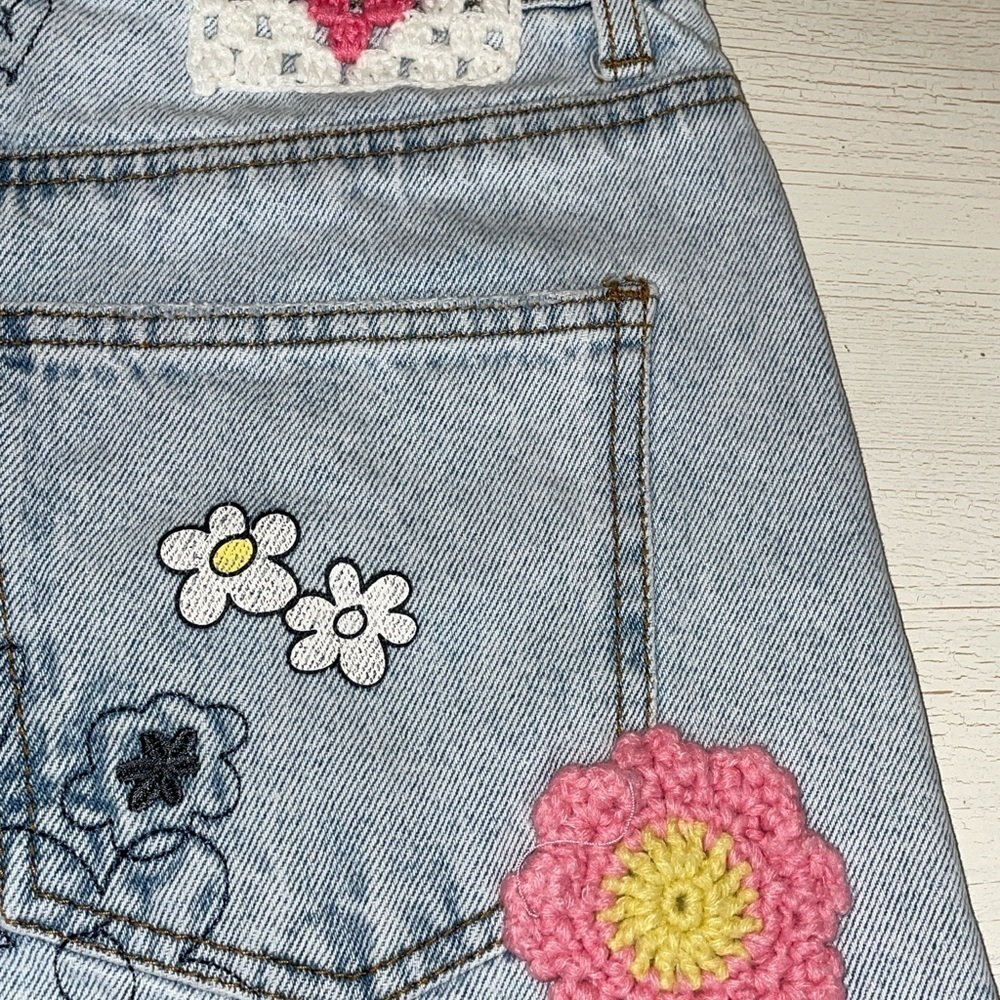 Barbie Shorts x Forever 21 Shorts Kindness is Power Distressed Jean Shorts ☮️ 🩷 - Picture 4 of 16